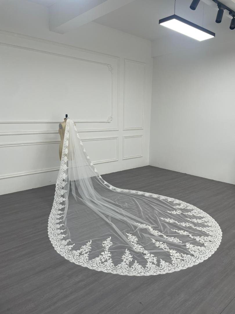 4m Veil with one edge Lace/ Velo de 4m con una orilla de encaje