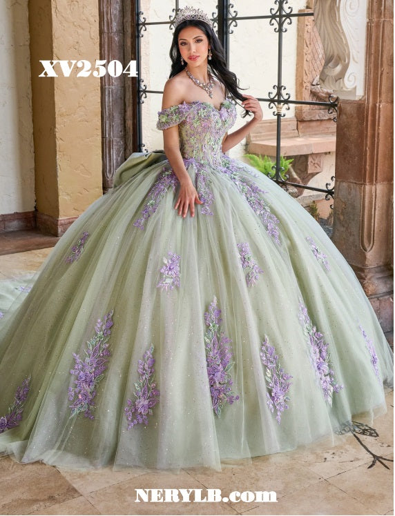 XV2504 Quinceañera