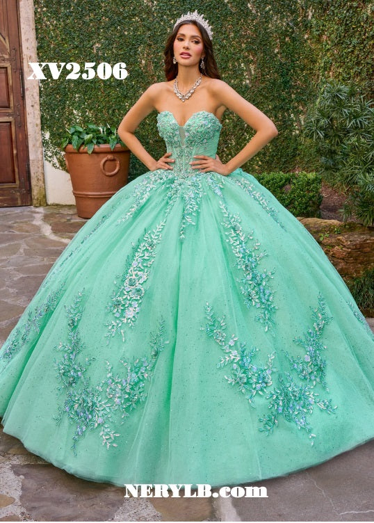 XV2506 Quinceañera