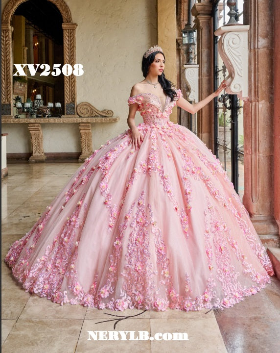 XV2508 Quinceañera