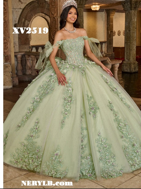 XV2519 Quinceañera