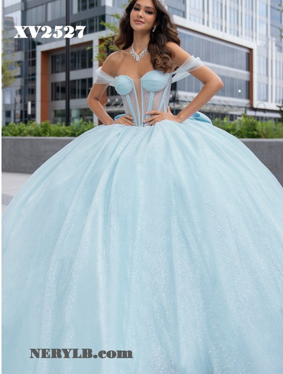 XV2527 Quinceañera