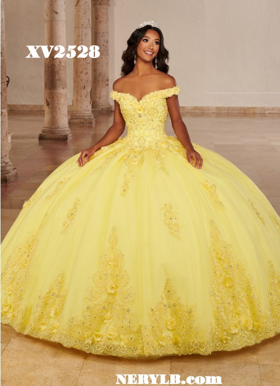 XV2528 Quinceañera