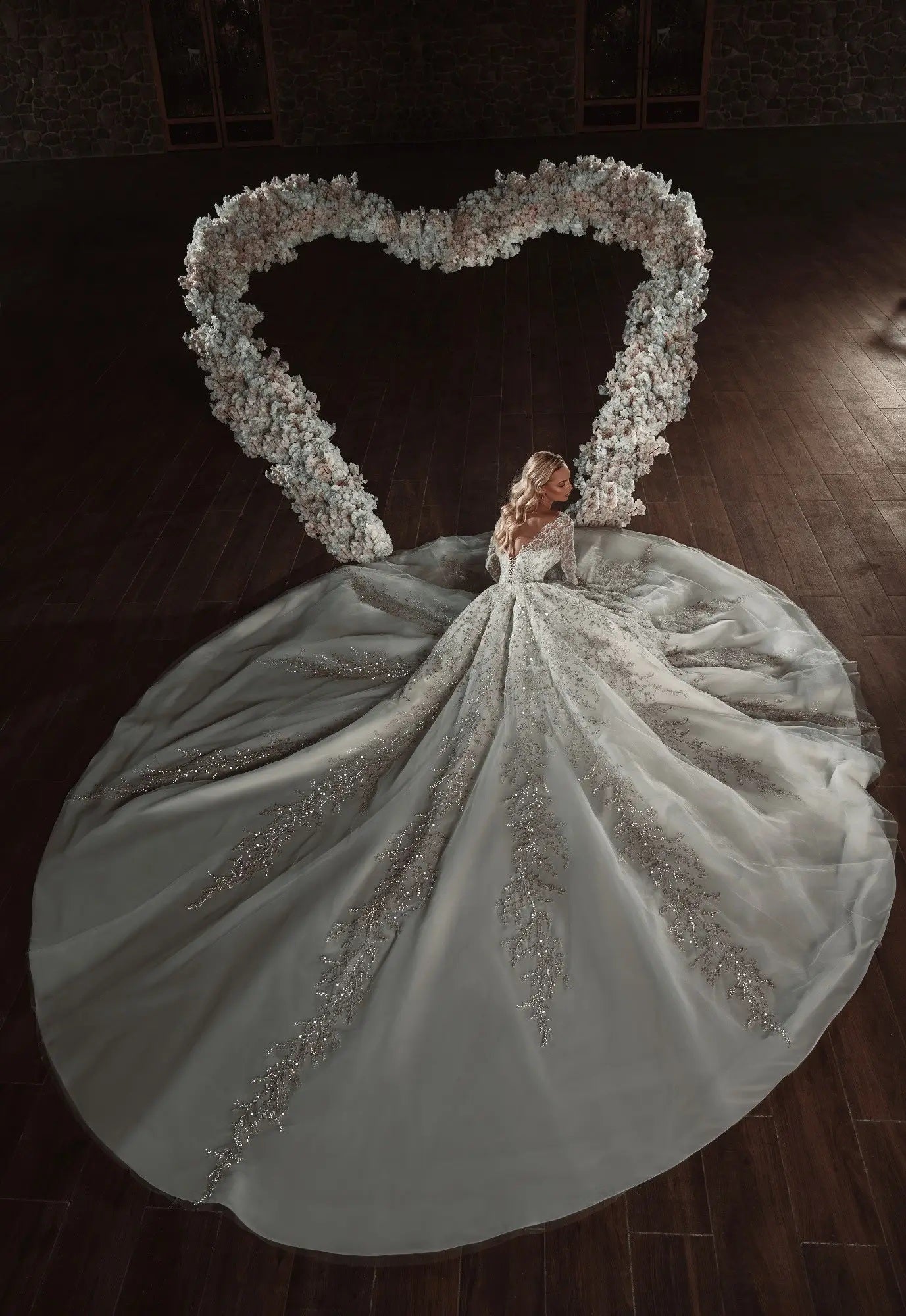 VN24006 V-Neck Line Wedding dress /Vestido de Novia Cuello V