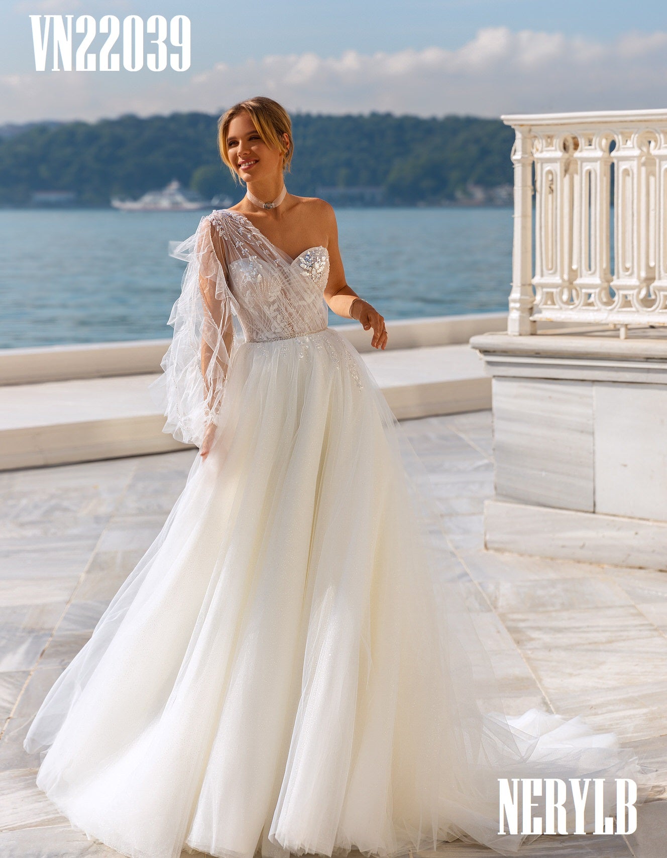 VN22039 One sleeve Wedding dress/ Lujoso Vestido de Novia a una manga Nery LB VN22039 One sleeve Wedding dress/ Lujoso Vestido de Novia a una manga Nery LB