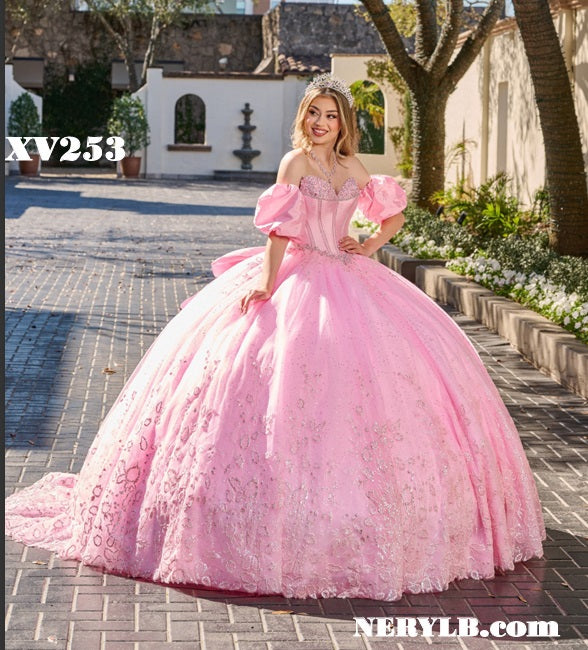 XV253 Quinceañera