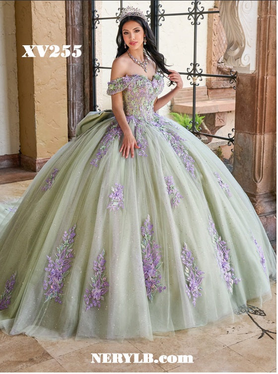 XV255 Quinceañera