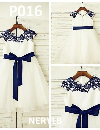 P016 Neck-line with lace flower girl dress / Vestido de Niña con encaje en el cuello