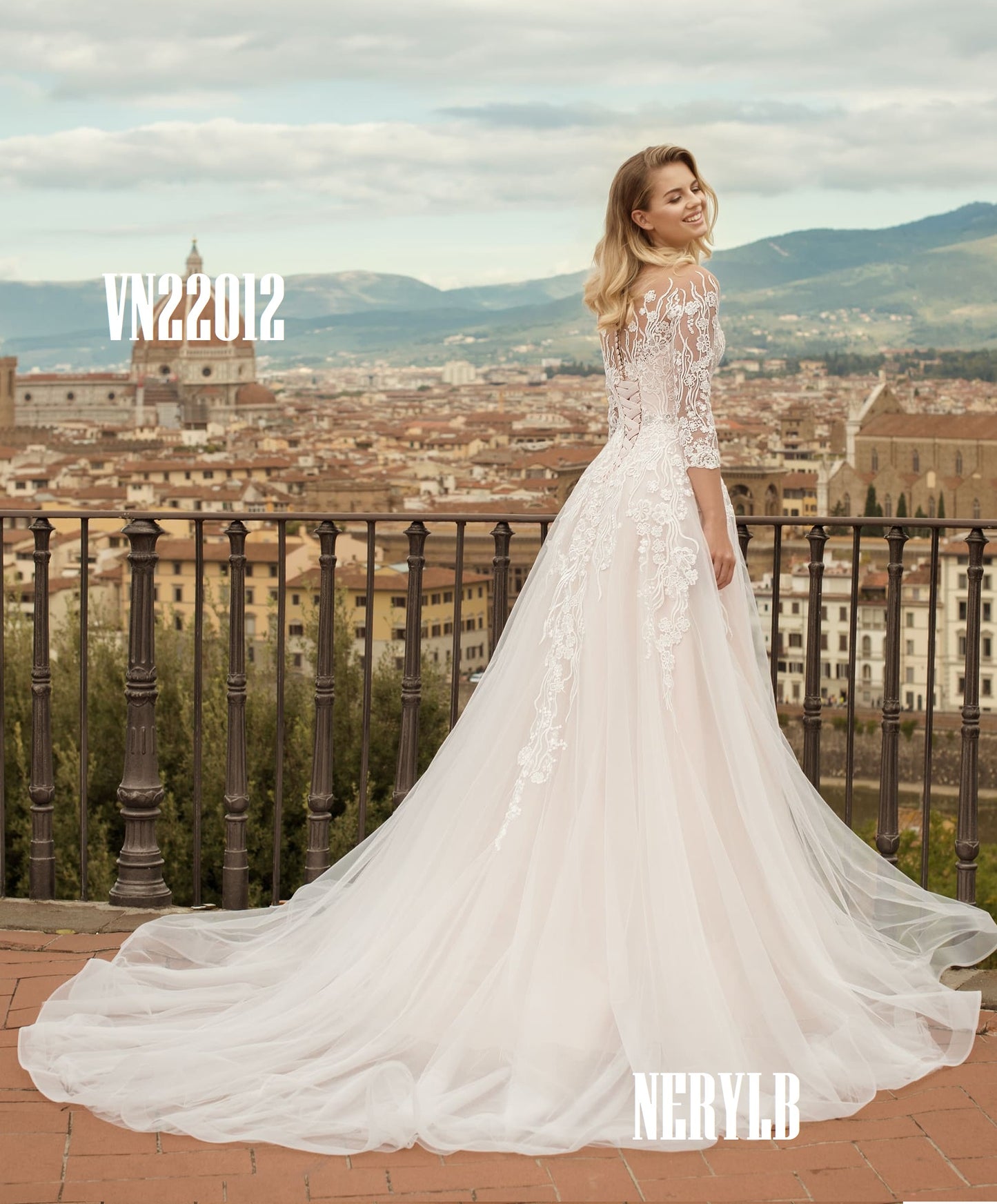 VN22012 Wedding dress accentuated waist/ Vestido de cintura acentuada