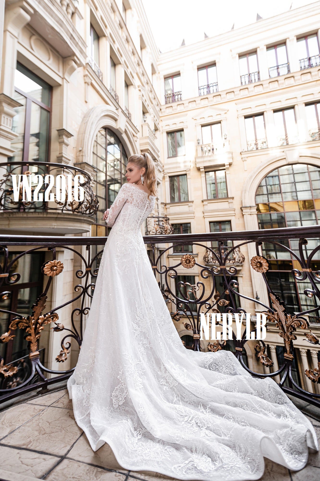 VN22016 Lace wedding dress / Vestido de novia de encaje con silueta entallada